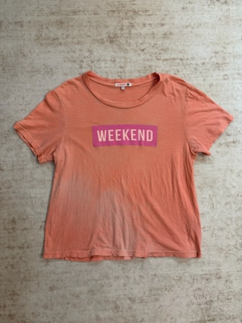 SUNDRY S “Weekend” Graphic Tee in coral with  tie dye look